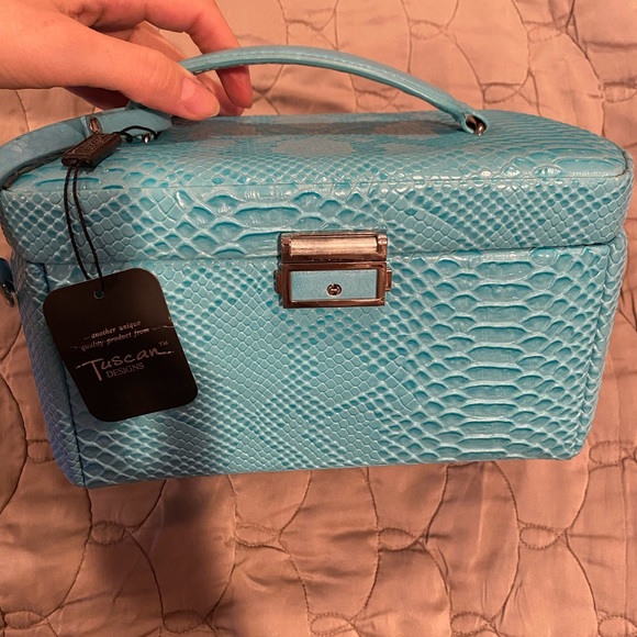 Locked Jewerly Chest Travel Case - Picture 2 of 6